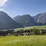 شاليه With Sauna And Natural Pool Neukirchen am Großvenediger