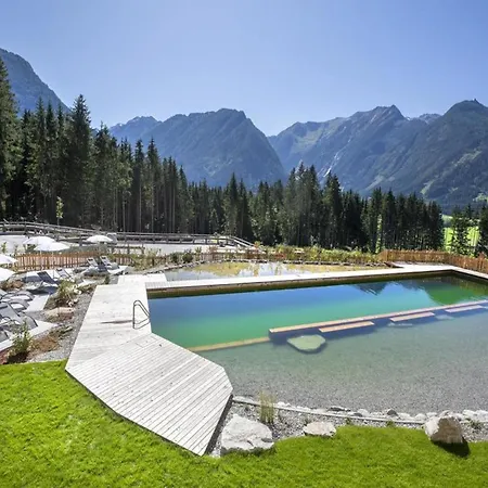 Chalet With Sauna And Natural Pool Neukirchen am Großvenediger